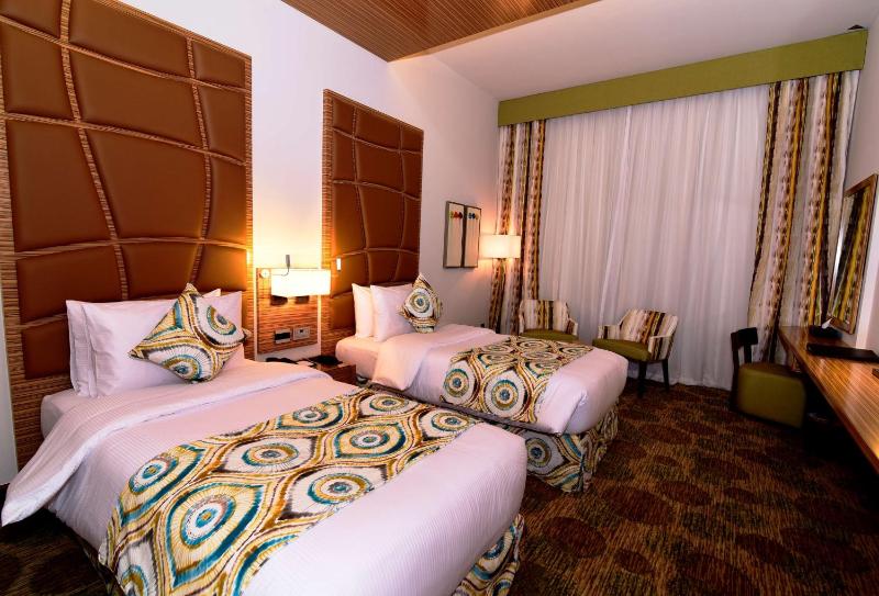 Standard Twin Room image 3