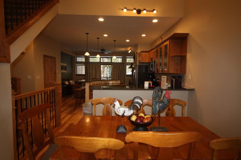 Three-Bedroom Townhouse image 2