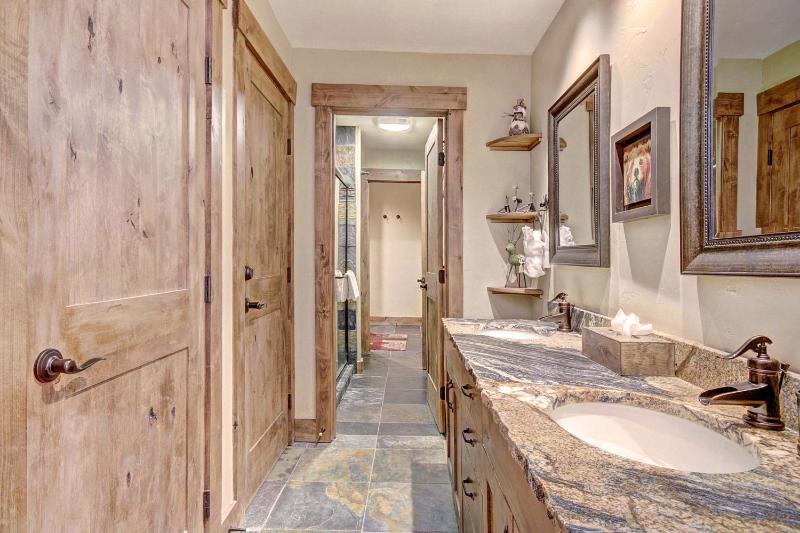 1710 the Willows Condo - image 2