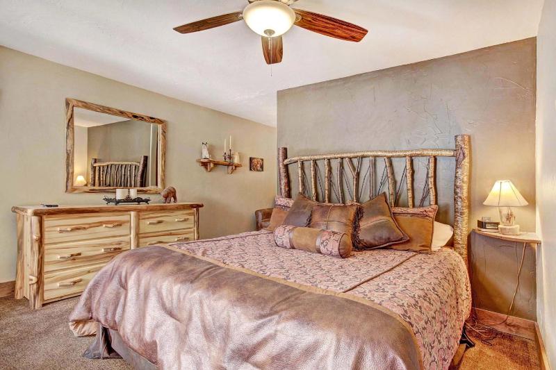 1710 the Willows Condo - image 3