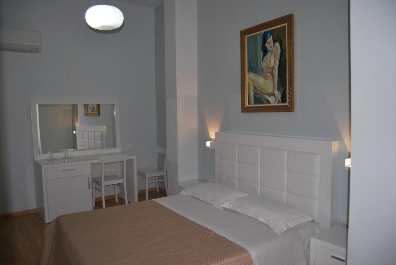 Double Room image 4