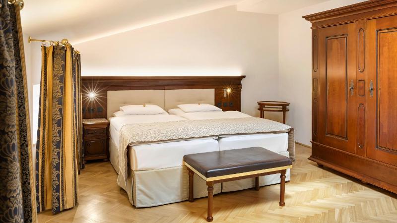 One-Bedroom Suite image 4