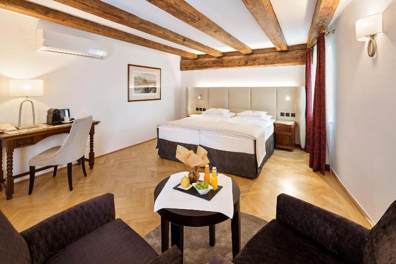 Superior Double Room image 2