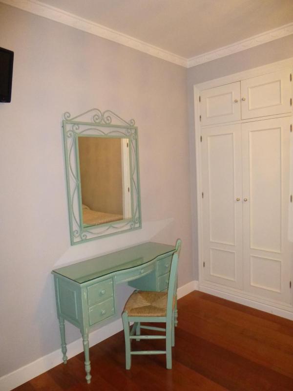 Double or Twin Room image 4