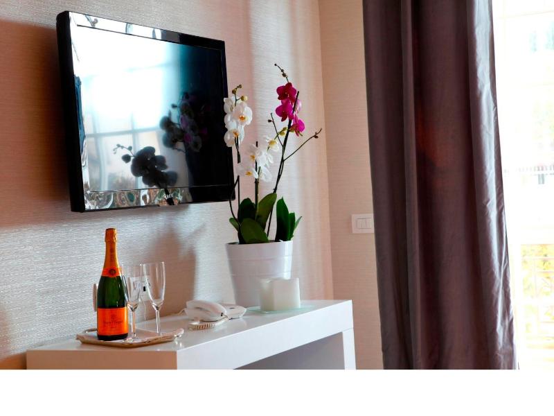 Double or Twin Room image 2