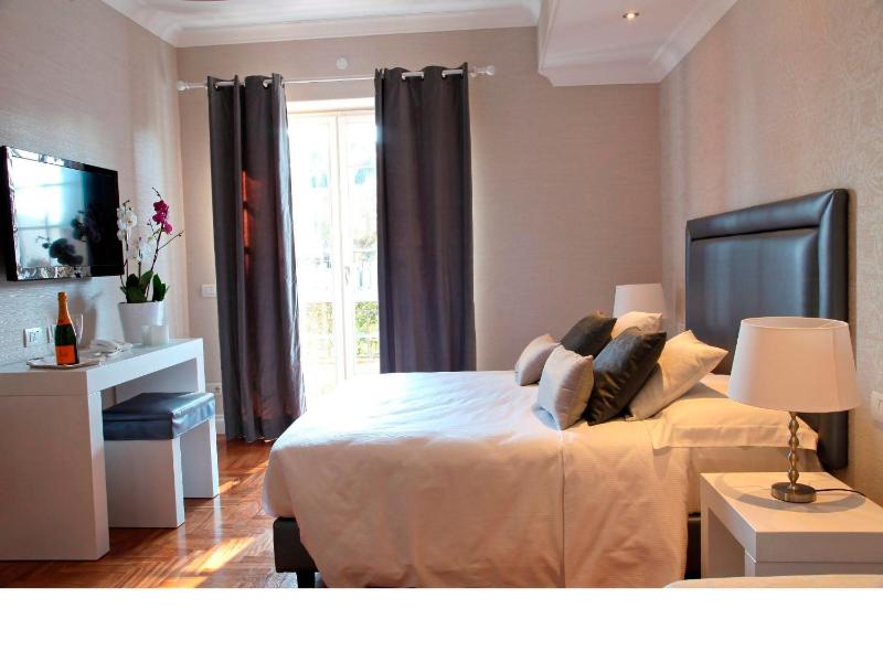 Family Room image 1