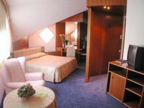Suite (3 Adults) image 4