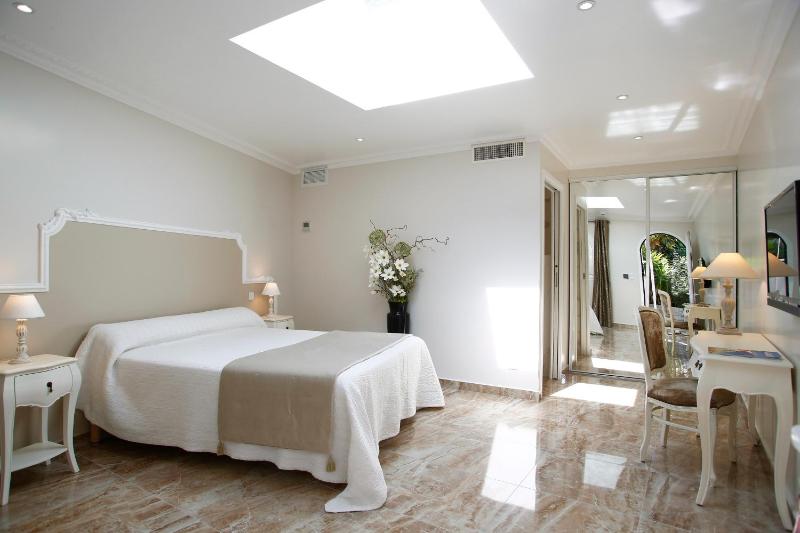 Superior Double or Twin Room - Garden floor image 4