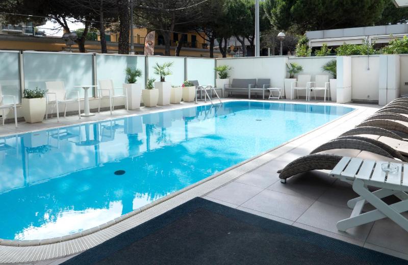 Club House Hotel - image 19