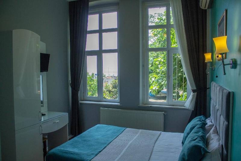 Double Room with Sea View image 1