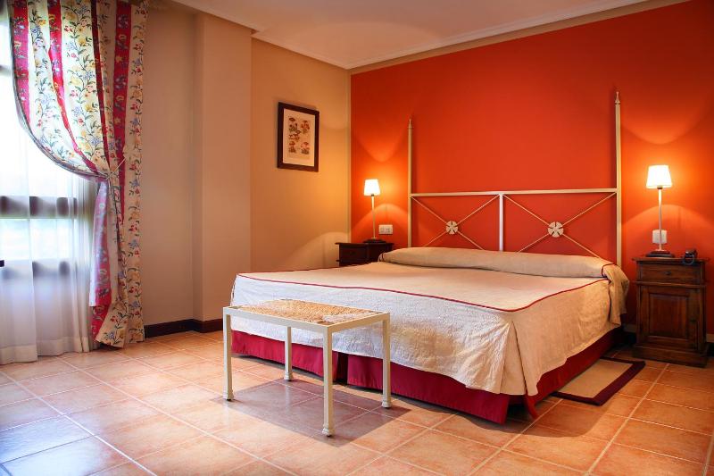 Twin Room image 1