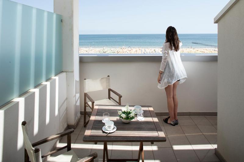 Club House Hotel - image 34