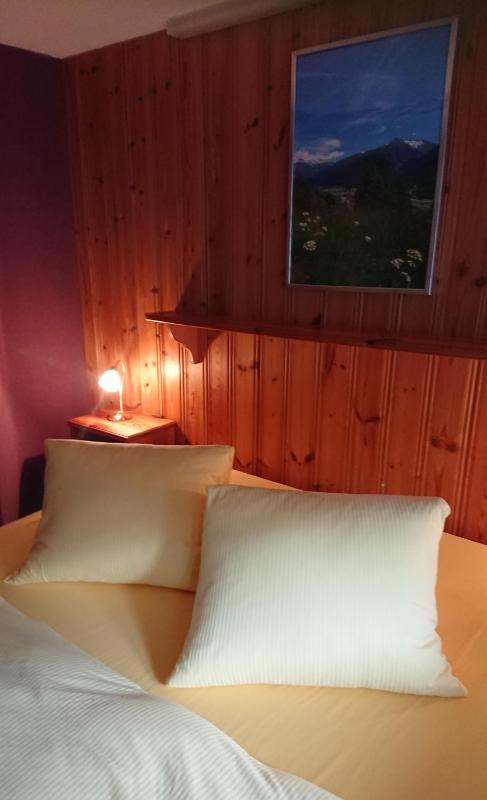Queen Room image 3
