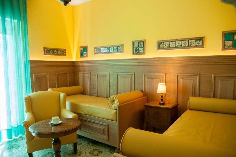 Deluxe Suite with Sea View image 4