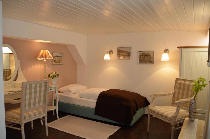 Standard Single Room image 4