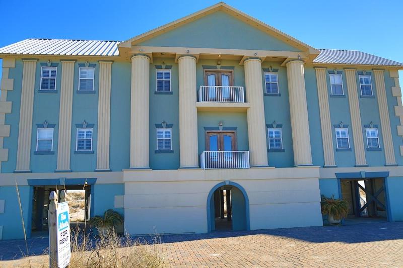 Six-Bedroom House image 4