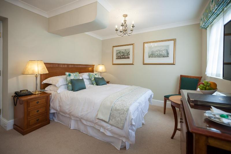 Small Double Room image 4