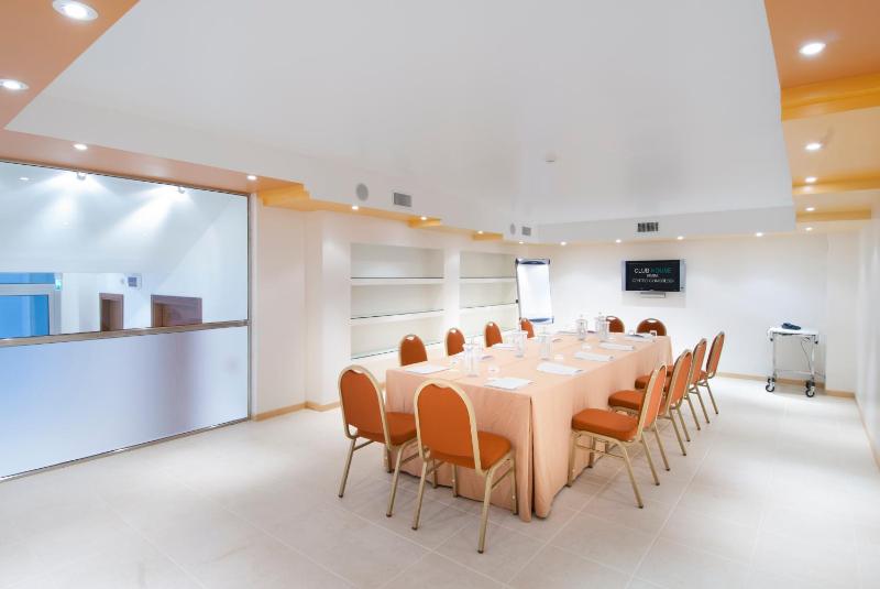 Club House Hotel - image 47