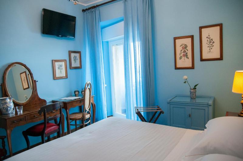 Superior Double or Twin Room with Sea View image 3