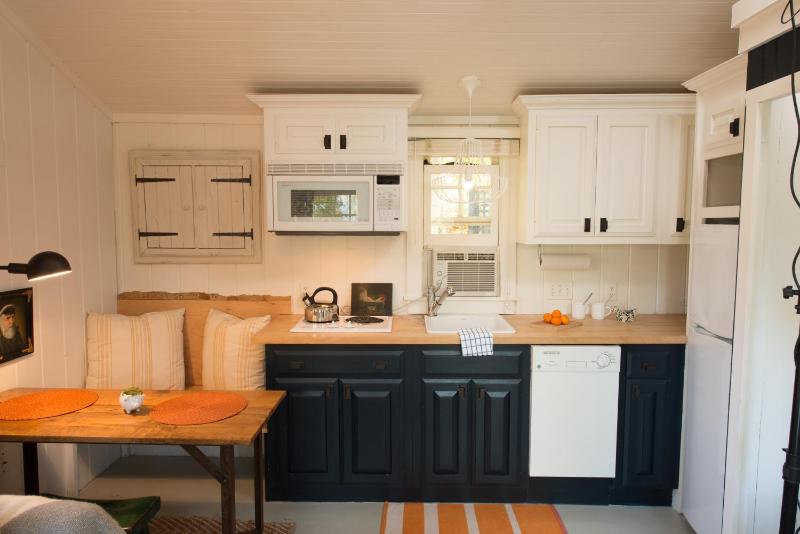 Sunrise Cottage with Garden View image 2