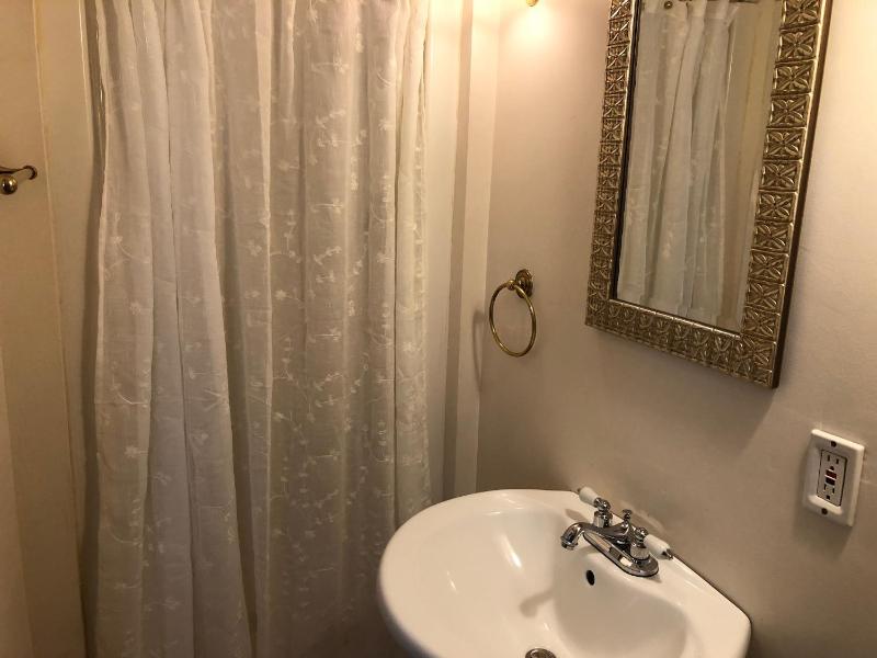 Queen Room image 4