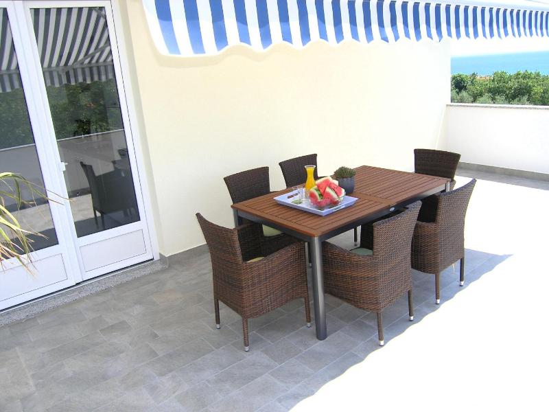 Apartment with Sea View image 3