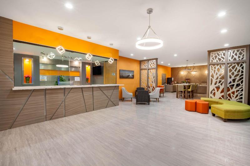 Baymont Inn & Suites Houston Hobby Airport - image 17