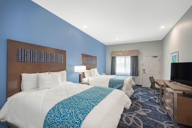 Queen Room with Two Queen Beds and Bath Tub - Mobility/Hearing Accessible - Non-Smoking image 2