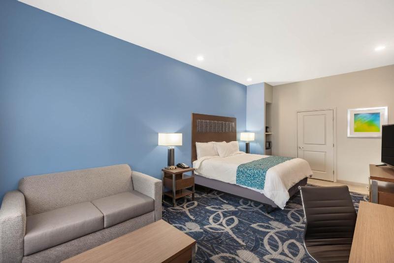 Baymont Inn & Suites Houston Hobby Airport - image 32