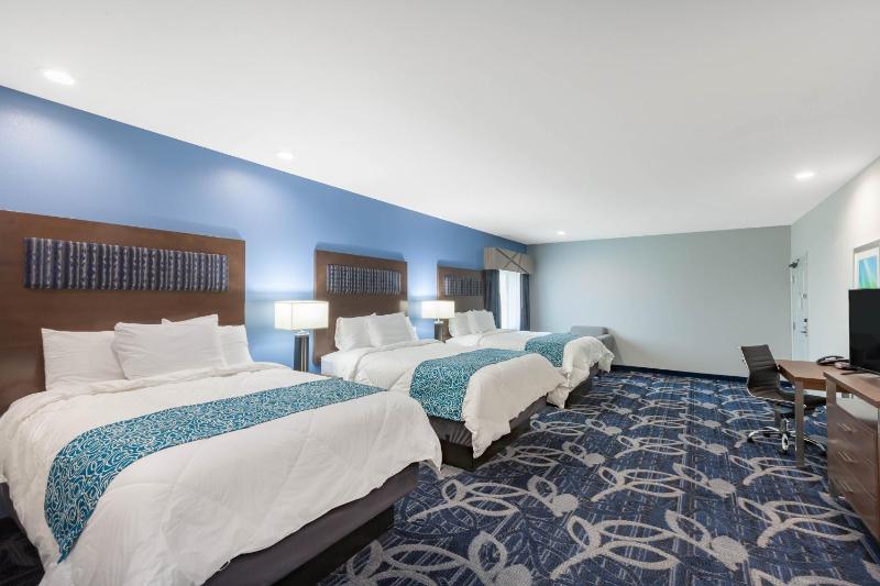 Baymont Inn & Suites Houston Hobby Airport - image 27