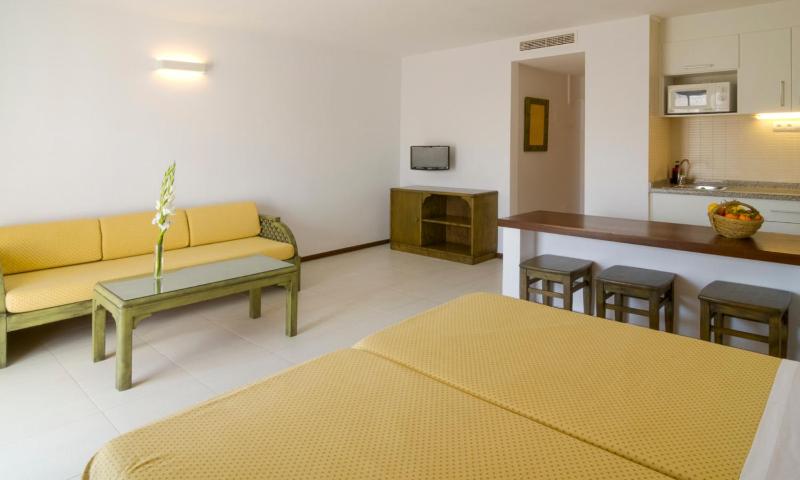 Studio (3 Adults) image 4