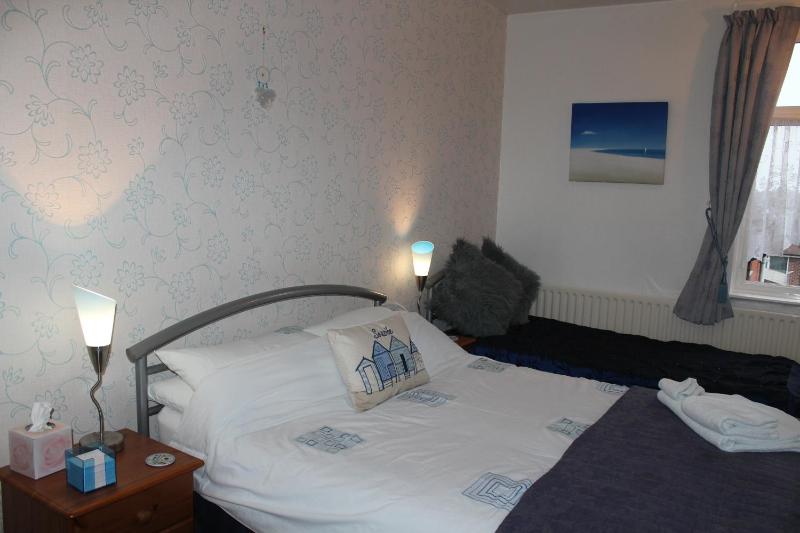 Twin Room with Shower (Room 3 or Room 4 on 1st Floor or Room 6 on 2nd Floor) image 3