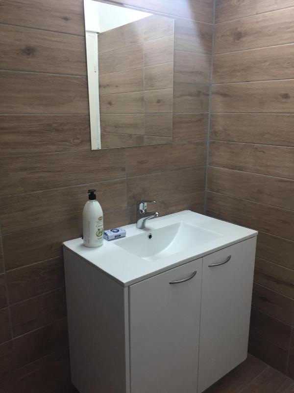 One-Bedroom Apartment image 2