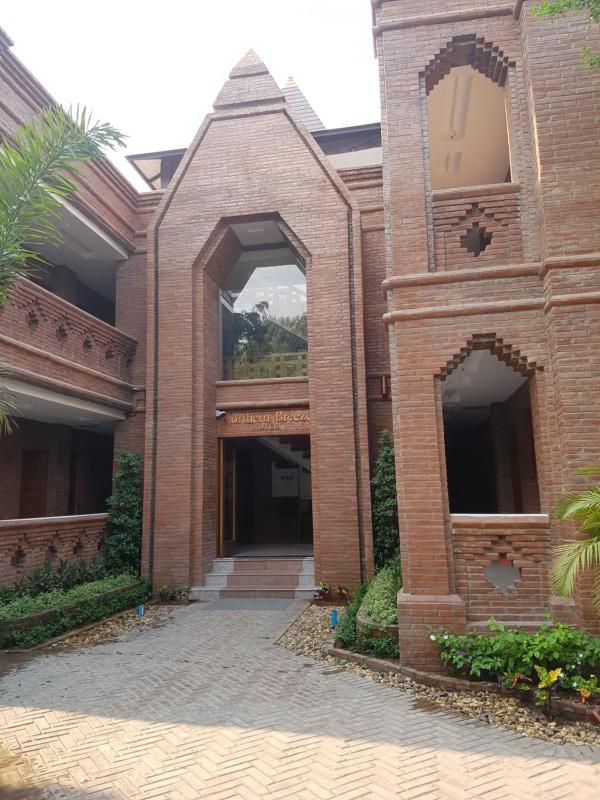 Northern Breeze Hotel - image 4