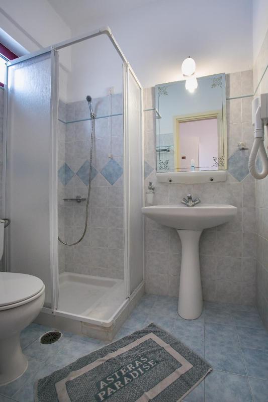 Triple Room with Partial Sea View image 3
