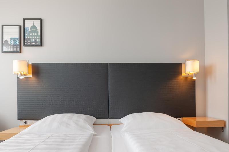 Standard Double Room image 3