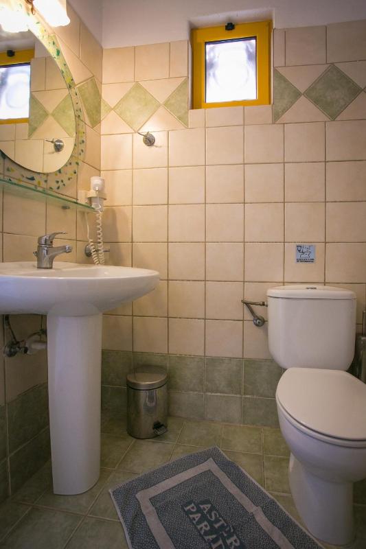 Double or Twin Room with Partial Sea View image 4