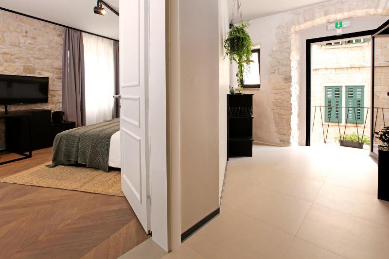 Double Room image 2