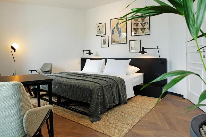 Double Room image 1