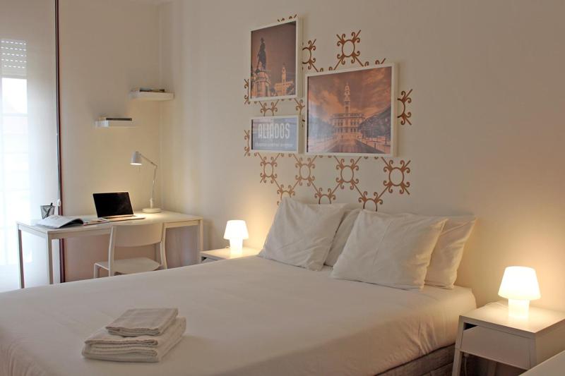 Standard Double Room with Shared Bathroom image 2