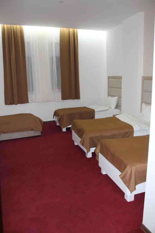 Standard Quadruple Room image 1