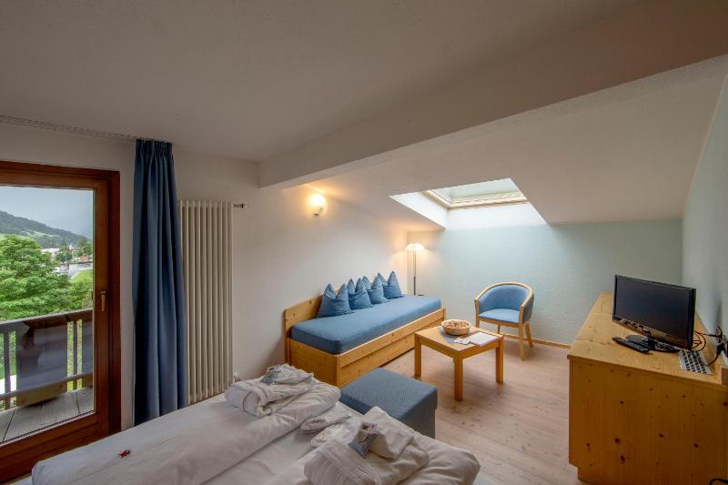Deluxe Double Room - Attic image 3