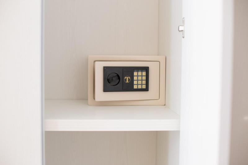 Superior Triple Room image 2