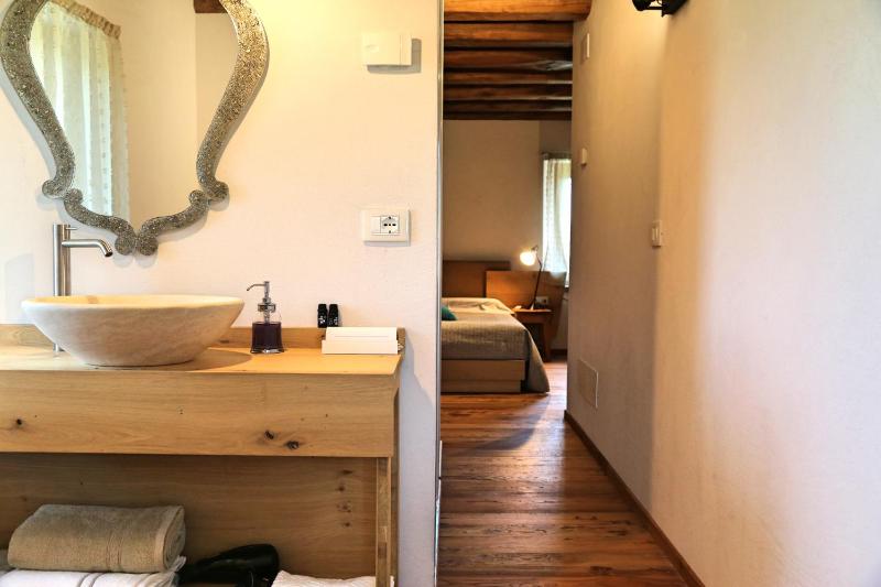 Double Room image 4