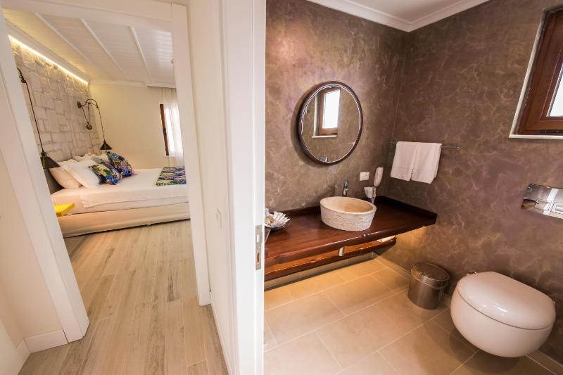 Deluxe Double Room with Spa Bath  image 4