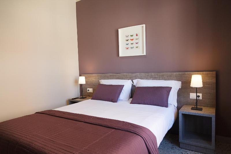 	Standard Double Room with Private Bathroom image 3