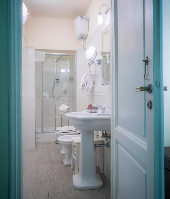 Standard Triple Room image 2