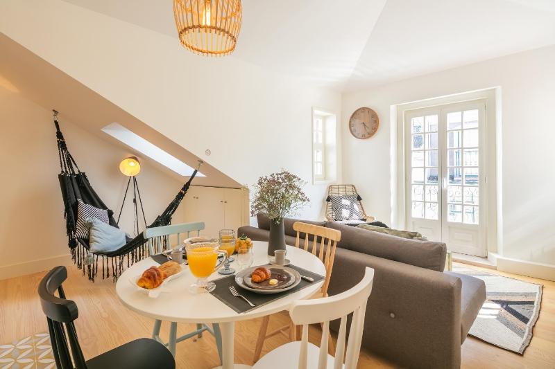 Deluxe One-Bedroom Apartment with Mezzanine - Top Floor image 1