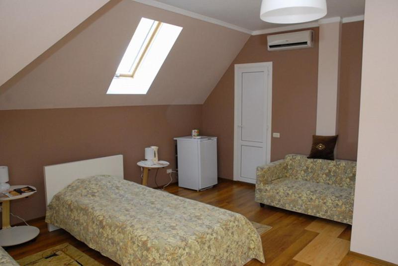 Twin Room image 2