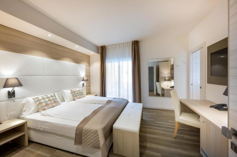 Deluxe Double Room image 4